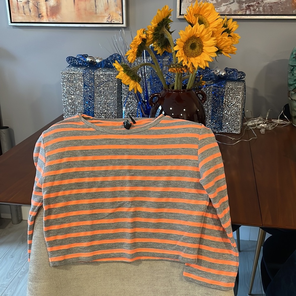 Guess by Marciano crop top. Grey and orange. Size S